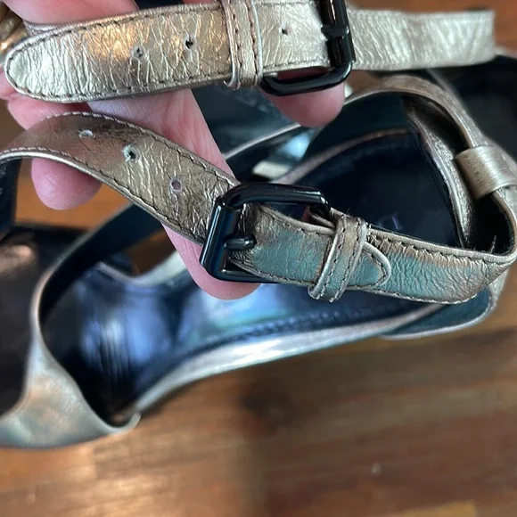 Burberry Metallic Gold Wooden Wedge Heel Leather Criss Cross Sandal - 41 10 - Picture 15 of 16